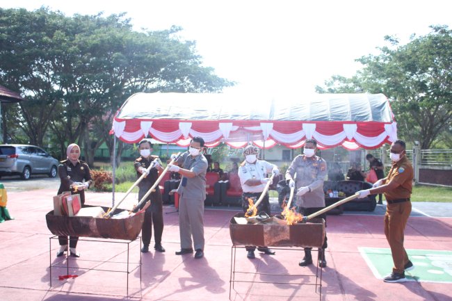 Hadiri Pemusnahan Barang Bukti, Kalapas Piru Perkuat Sinergi Penegakan Hukum
