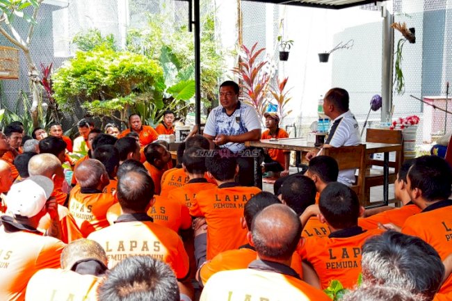 Lapas Pemuda Madiun Bangun Komunikasi Humanis lewat “Sapa Warga Sapu Masalah“