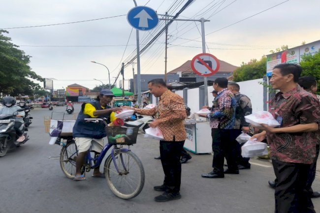 Lapas Brebes Tebar Kepedulian lewat Jumat Berkah, Bagikan 75 Nasi Kotak