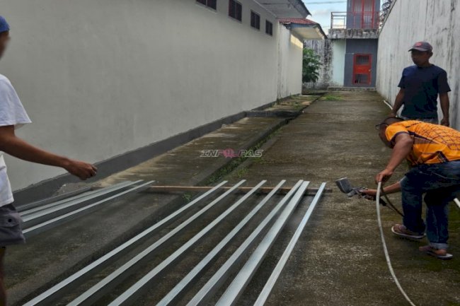 Asah Keterampilan di Balik Jeruji, Warga Binaan Lapas Ambon Produksi Rangka Kanopi