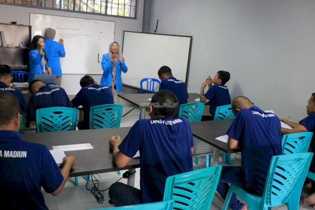 Kejar Paket C Tingkatkan Wawasan, Warga Binaan Lapas Pemuda Madiun Belajar IPA bersama Mahasiswa Unipma