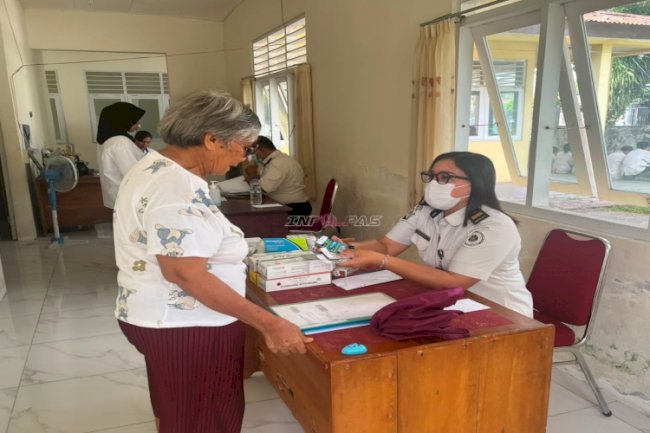 Peduli Lansia, Lapas Ambon Gelar Pemeriksaan Kesehatan di Panti Sosial