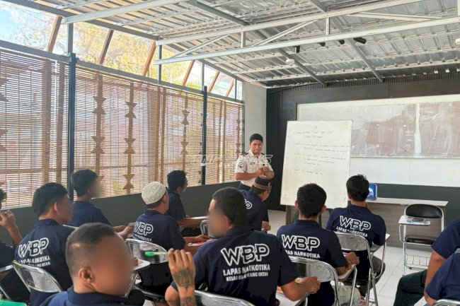 Program Paket B Lapas Narkotika Karang Intan Bekali Warga Binaan Makna Salat