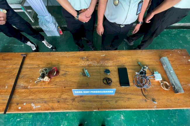 Razia Insidentil Lapas Kotabaru Amankan Telepon Genggam hingga Linggis