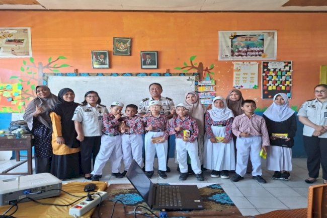 PK Bapas Ambon Edukasi Siswa MIS Cokroaminoto Soal Bahaya Perundungan