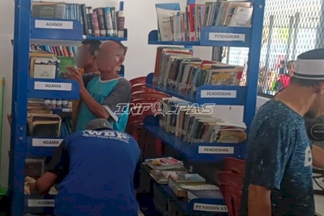 Tingkatkan Literasi, Warga Binaan Lapas Narkotika Karang Intan Antusias Manfaatkan Perpustakaan