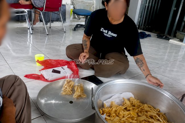 Warga Binaan Lapas Tanjungpandan Produksi 108 Bungkus Keripik Pisang dari Hasil Panen Kebun Lapas