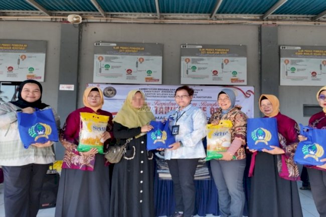 Wujudkan Kepedulian di Hari Kemerdekaan, Lapas Perempuan Martapura Bagikan 21 Paket Sembako