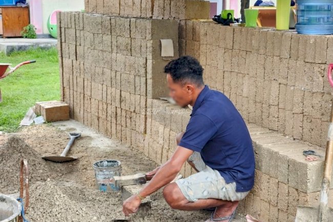 Lapas Tual Bekali Warga Binaan Keterampilan Produksi Batako