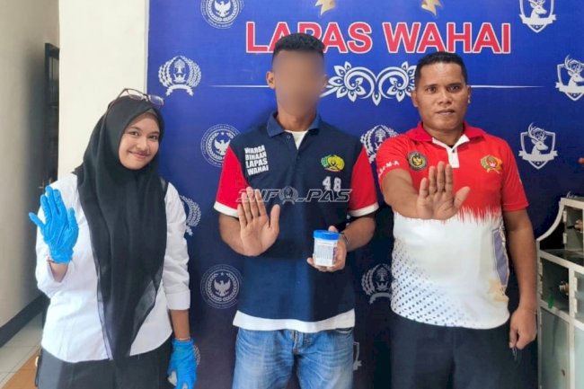 Komitmen Bersih Narkoba, Lapas Wahai Tes Urine Warga Binaan Jelang Bebas