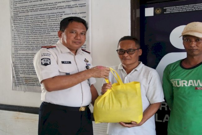 Wujud Kepedulian, Rutan Pelaihari Berbagi Sembako kepada Keluarga Warga Binaan