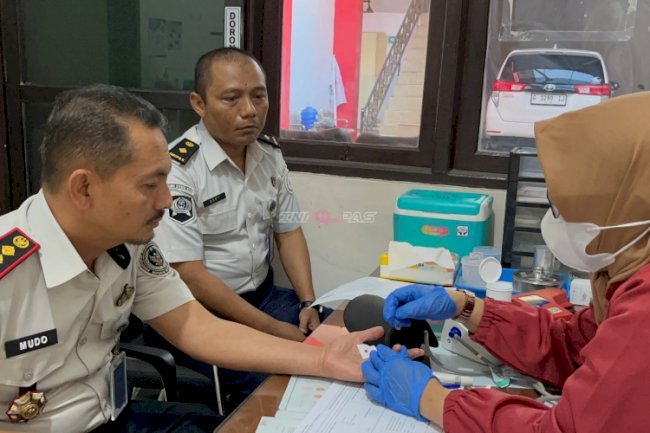 Lapas Brebes Semarakkan HUT Ke-81 RI lewat Aksi Sosial Donor Darah