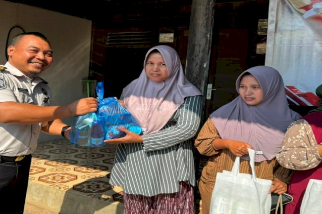 Lapas Narkotika Karang Intan Semarakkan HUT Ke-81 RI dengan Pemberian Sembako