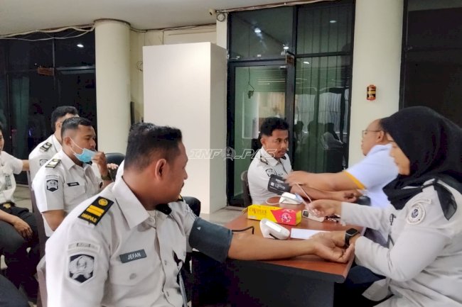 Jaga Kesehatan Petugas, Kanwil Ditjenpas Maluku Gelar CKG