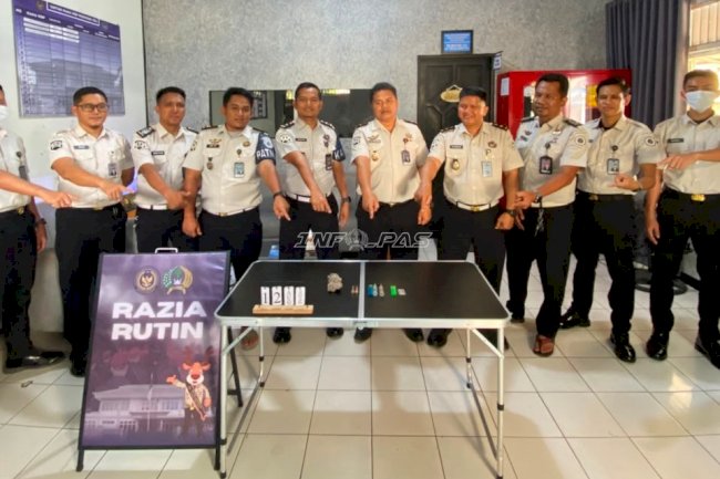 Lapas Tanjung Perkuat Zero Halinar melalui Razia Rutin Hunian Warga Binaan