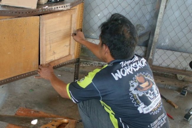 Warga Binaan Lapas Banjarmasin Buat Lemari Penyimpana, Dukung Kerapian Workshop Giatja