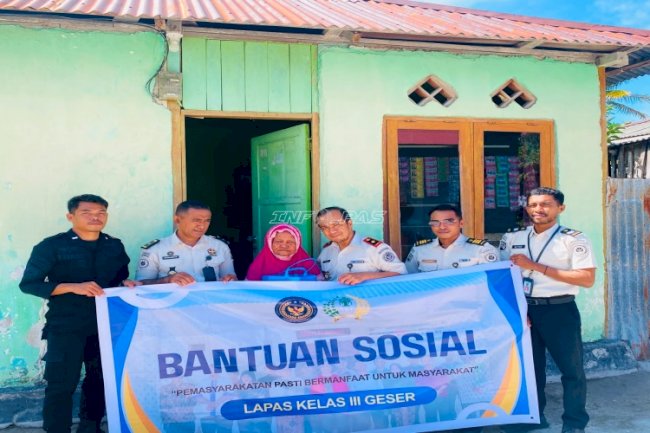 Semarakkan HUT RI Ke-81, Lapas Geser Salurkan Paket Sembako bagi Lansia