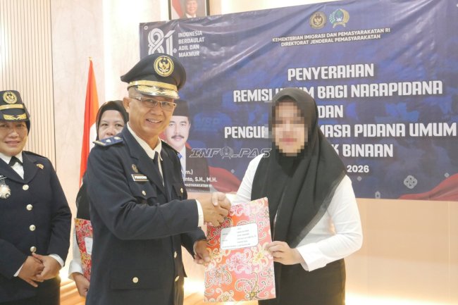 HUT Ke-81 RI, Lapas Perempuan Martapura Gelar Upacara dan Serahkan Remisi kepada 380 Warga Binaan