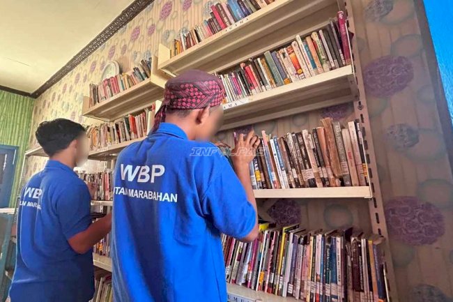 Isi Waktu dengan Kegiatan Produktif, Warga Binaan Rutan Marabahan Manfaatkan Perpustakaan