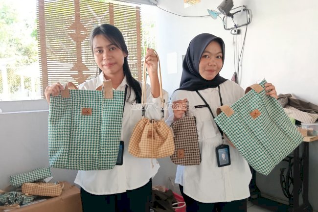 Lapas Tanjung Cetak Warga Binaan Terampil melalui Produksi Tas D’Payau