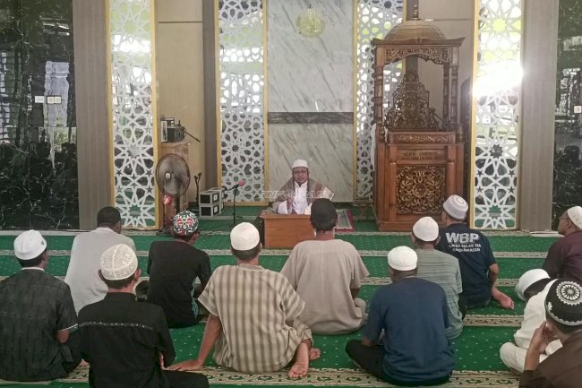 Lapas Narkotika Karang Intan Gelar Pengajian Kitab Syarah Kifayatul Ghulam Perkuat Pemahaman Rukun Islam
