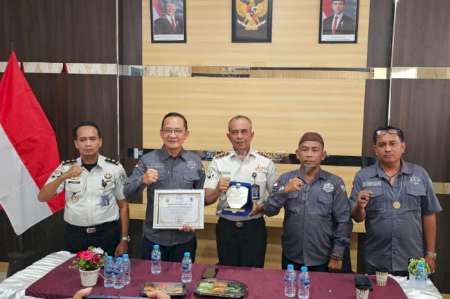 Kalapas Pangkalpinang Raih Penghargaan Tokoh Mitra Pers dari PJS Babel