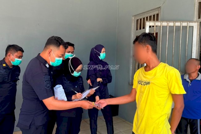 Jemput Bola ke Blok Hunian, Klinik Lapas Narkotika Karang Intan Dengarkan Keluhan Warga Binaan