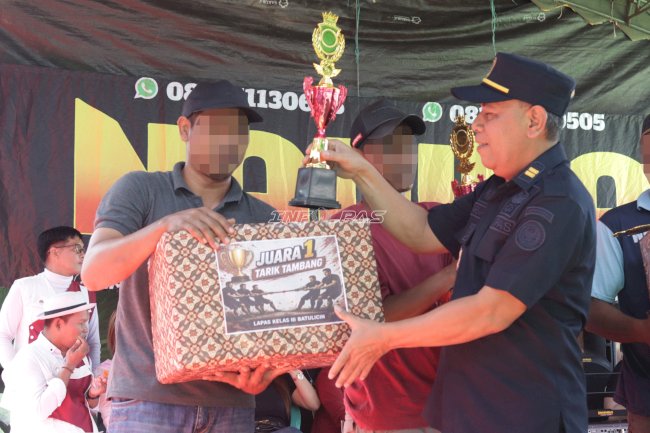 Raih Juara Lomba HUT RI, Warga Binaan Lapas Batulicin Terima Penghargaan