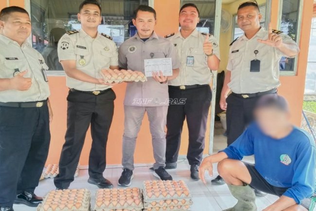 Lapas Banjarmasin Pasarkan 420 Butir Telur SAE 1 melalui Koperasi