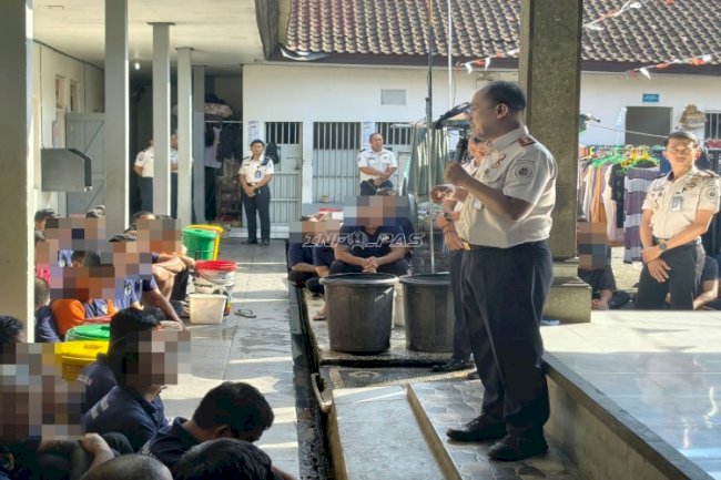 Bangun Komunikasi, Kalapas Tabanan Sambangi Blok Hunian Warga Binaan