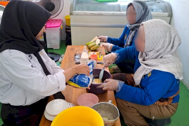 Lapas Perempuan Palu Dorong Warga Binaan Produktif melalui Pelatihan Pembuatan Bolen Pisang