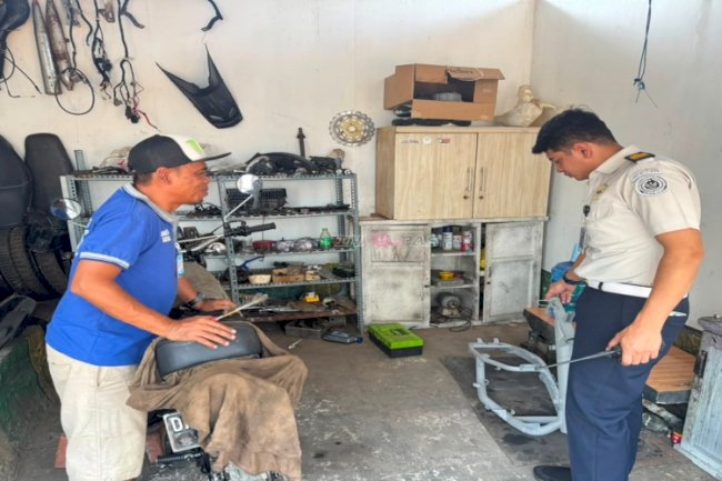Ka. KPLP Narkotika Karang Intan Sapa Warga Binaan, Dorong Semangat Berkarya di Bengkel Laskarin 