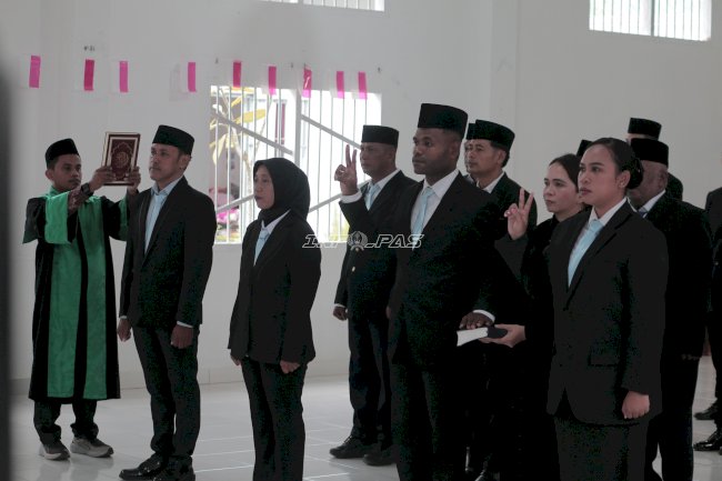 Kanwil Ditjenpas Papua Barat Kukuhkan Pejabat Baru dan Lepas Pegawai Purnabakti