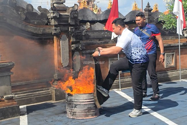 Tingkatkan Kesiapsiagaan, Pegawai Bapas Denpasar Ikuti Pelatihan Penanggulangan Kebakaran