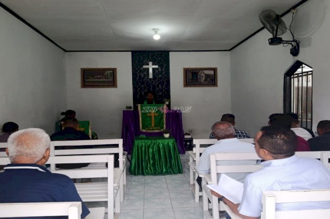 Syukuri Berkat Bulan Agustus, Warga Binaan Lapas Wahai Jalani Kebaktian Kunci Bulan