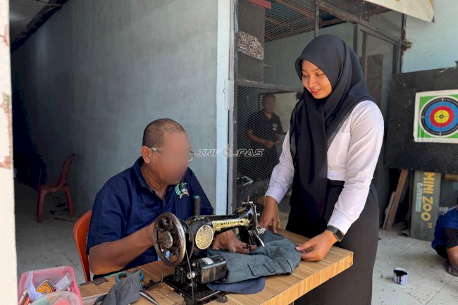 Tekuni Keahlian Menjahit, Warga Binaan Lapas Narkotika Karang Intan Siapkan Bekal Kemandirian