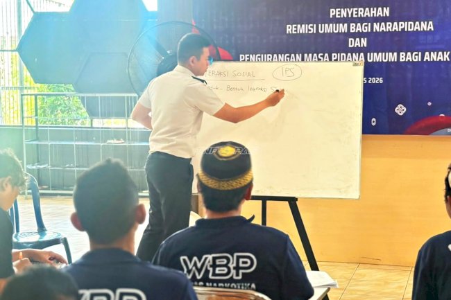 Belajar IPS, Warga Binaan Lapas Narkotika Karang Intan Pelajari Interaksi Sosial
