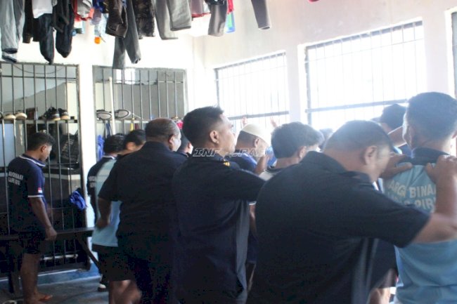 Cegah Gangguan Kamtib, Lapas Piru Gelar Razia Rutin Kamar Hunian