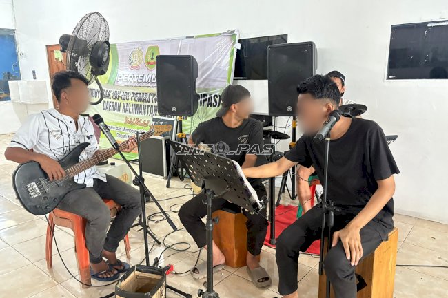 Musik Diamond Band Hangatkan Suasana Kunjungan di Lapas Narkotika Karang Intan