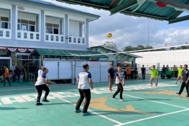 Lapas Kotabaru Bangun Kebersamaan Petugas dan Warga Binaan melalui Olahraga Voli