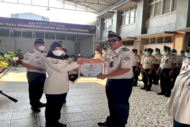 Lapas Kelas I Cipinang Apresiasi Petugas Berprestasi, Teguhkan Komitmen Zero Halinar dan Kinerja Maksimal