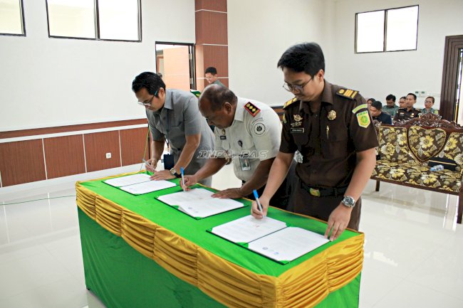 Lapas Piru Perkuat Sinergi Penegakan Hukum melalui PKS Persidangan Elektronik