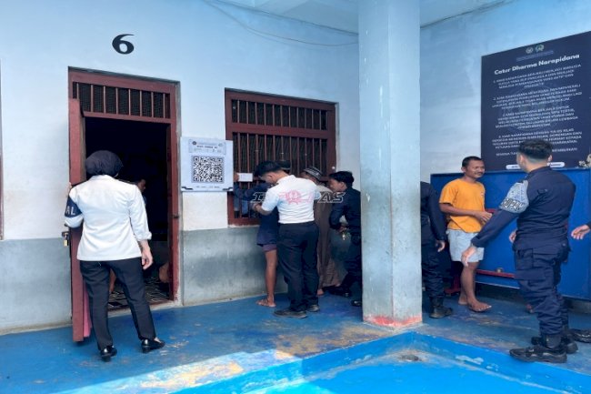 Jaga Hunian Tetap Aman dan Kondusif, Lapas Batulicin Gelar Razia Kamar