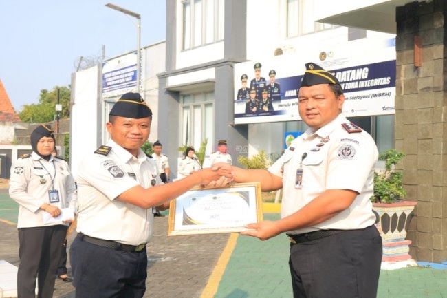 Apresiasi Kinerja, Lapas Pemuda Madiun Berikan Penghargaan Petugas Teladan Agustus 2026