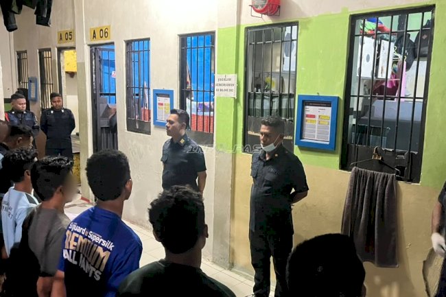 Perkuat Deteksi Dini, Lapas Piru Gelar Penggeledahan Insidentil Malam Hari