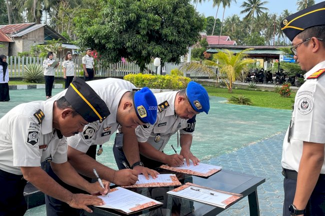 Lapas Parigi Teguhkan Komitmen Kinerja dan Serahkan SK Lima PNS Baru