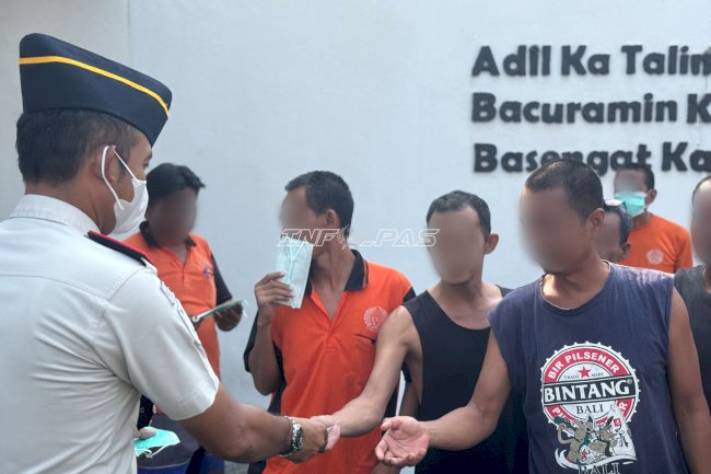Lapas Banjarbaru Gelar Sapa Kasih dan Bagikan Masker kepada Warga Binaan