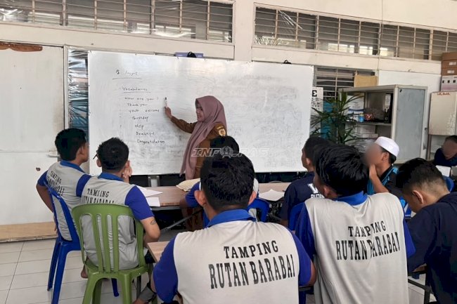 Belajar Bahasa Inggris, Warga Binaan Rutan Barabai Kenali Personal Pronoun