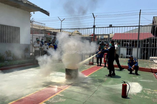 Rutan Rantau Tingkatkan Kesiapsiagaan Petugas melalui Praktik Penanganan Kebakaran