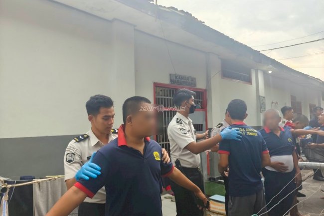 Kalapas Jember Pimpin Razia Kamar, Cegah Halinar Masuk ke Lapas